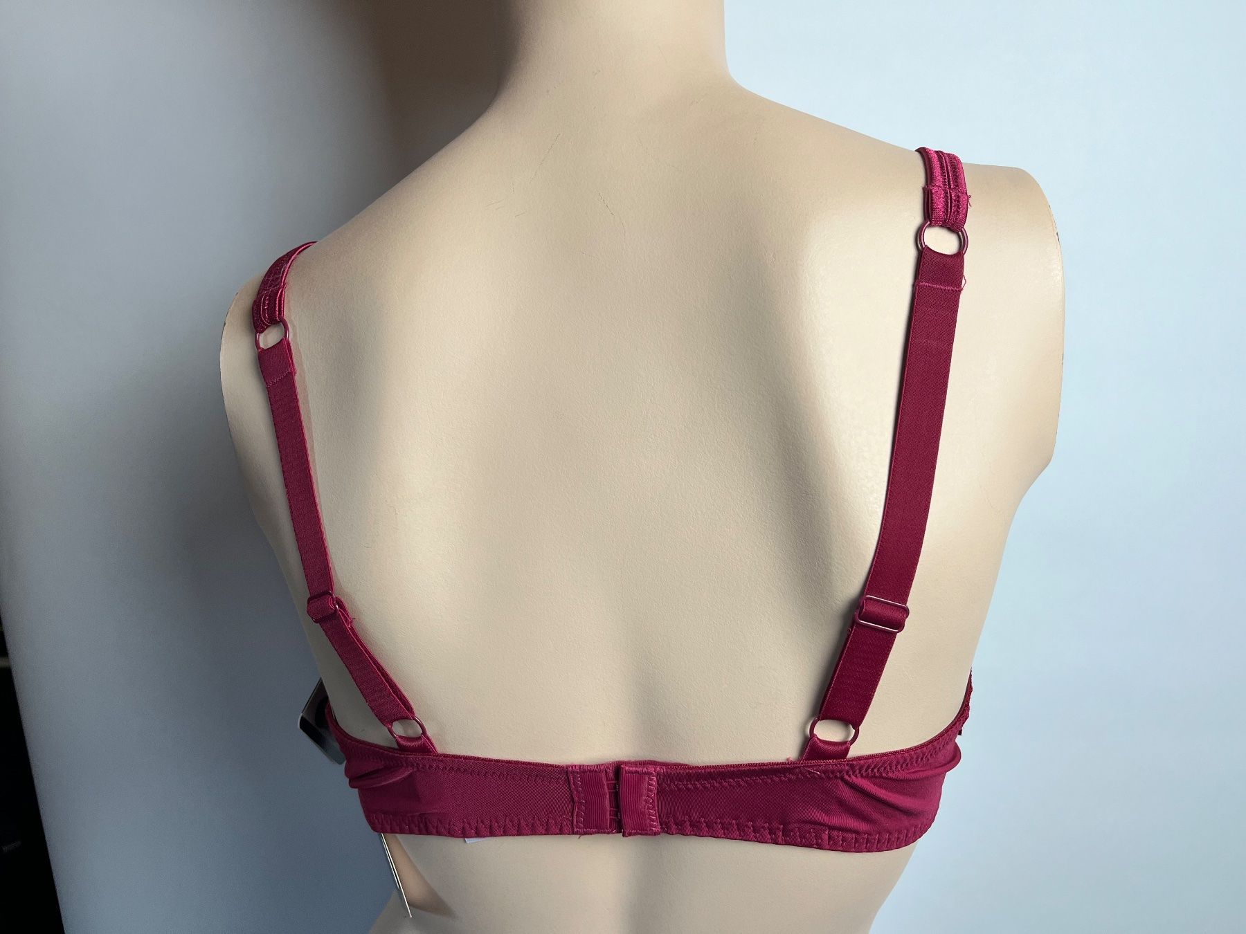 Altra biancheria intima: Bügel-BH Sassa, Grösse 75D, Farbe Dunkelrot – Nuovo e nell'imballaggio originale da Rudolfstetten venduto da gst_g7xl 1