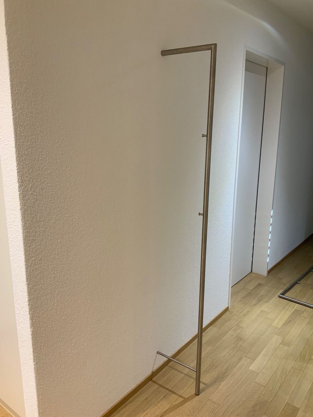 Pfister Garderobe: Garderobe – Neu (gemäss Beschreibung) aus Zürich von Hartmila