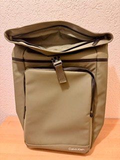 Calvin Klein Zaini: Calvin Klein CKJ Sport Essential Roll Top Backpack NEU – Nuovo e nell'imballaggio originale da Trimbach venduto da Qom 1