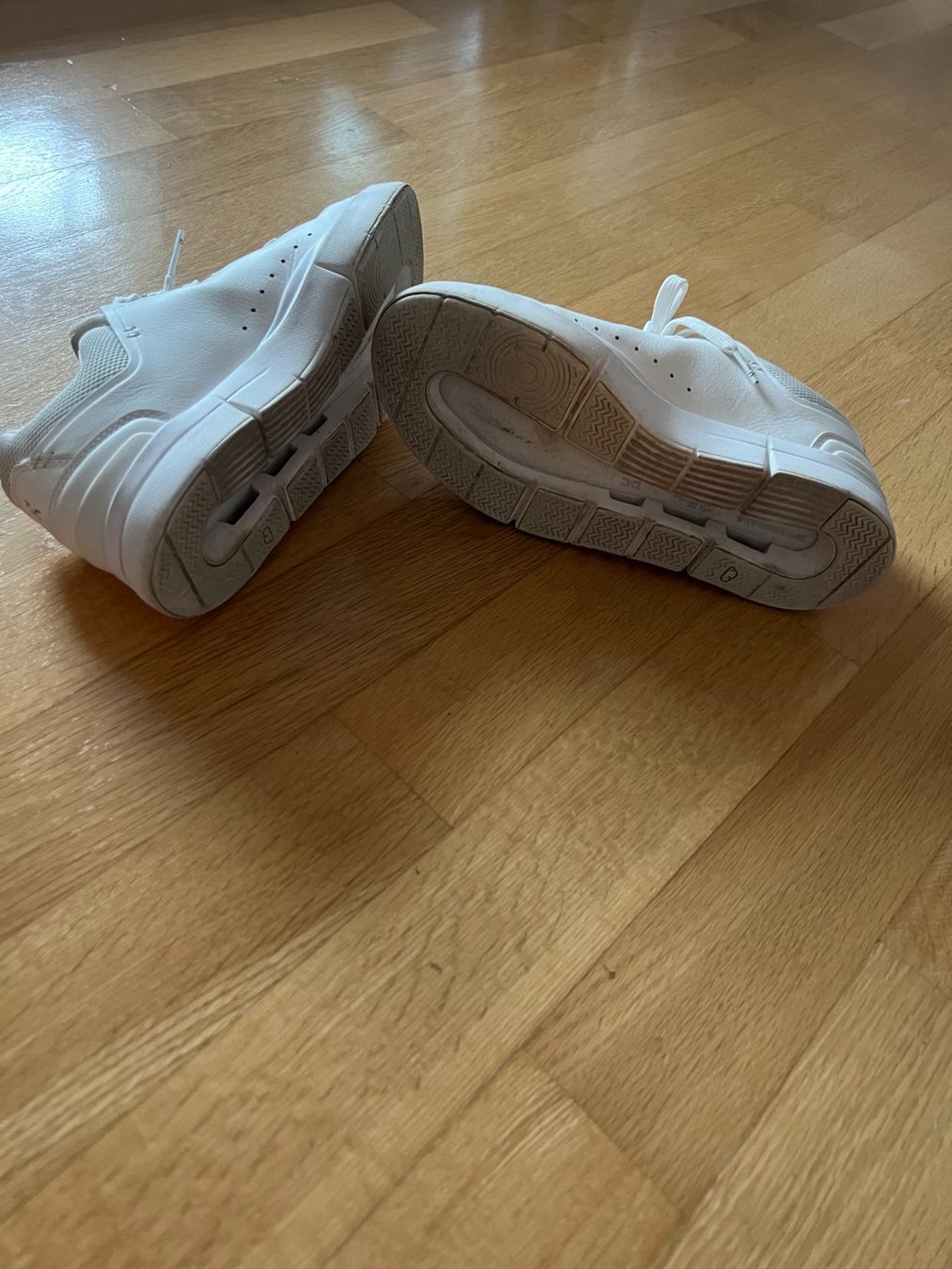 On Scarpe da donna: Sneakers von on weiss – Usato da Maschwanden venduto da joho04 2