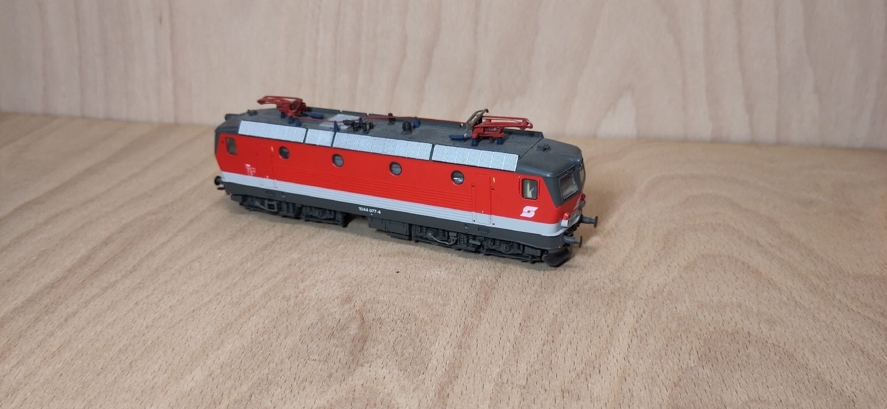 Roco Modellini di ferrovie: Roco ÖBB Br1044 Digital DCC HO – Usato da Liebefeld venduto da robi15blue