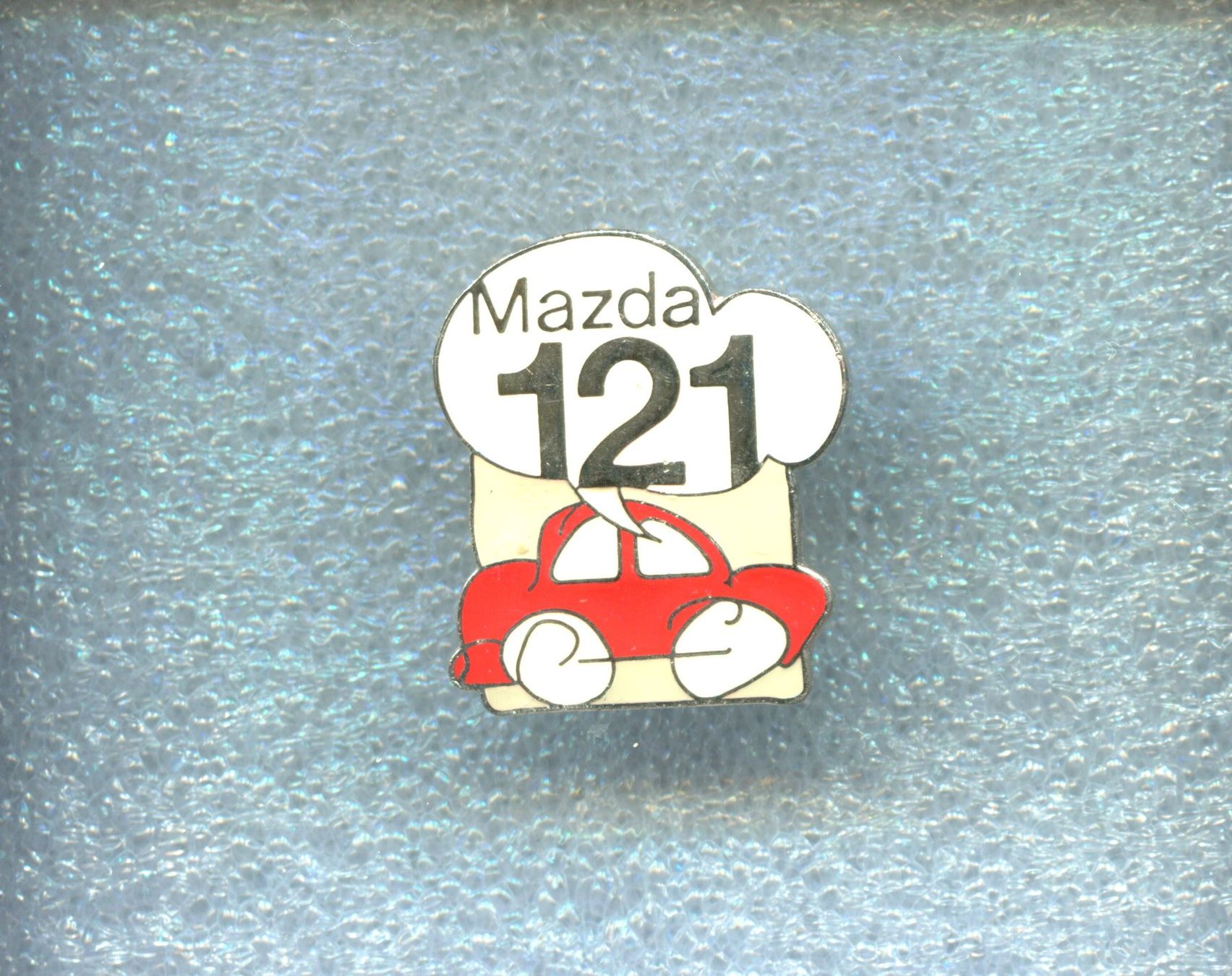 Plaketten & Abzeichen: Mazda  121 – Gebraucht aus Winterthur von Sammleroase
