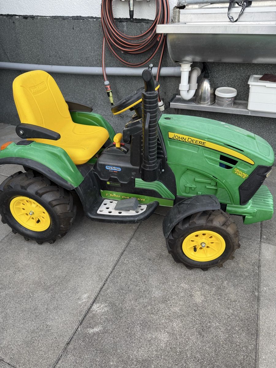 John Deere Véhicules pour enfants: Elektro Traktor – D'occasion à Attiswil par maialina