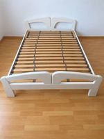 Bett mit Lattenrost