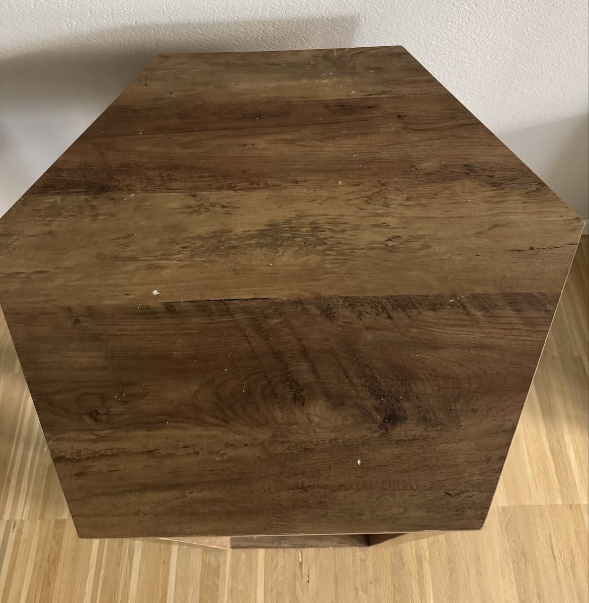 Tavoli: Hexagonal Wooden Side Table – Usato da Jona venduto da amy_pjw 2