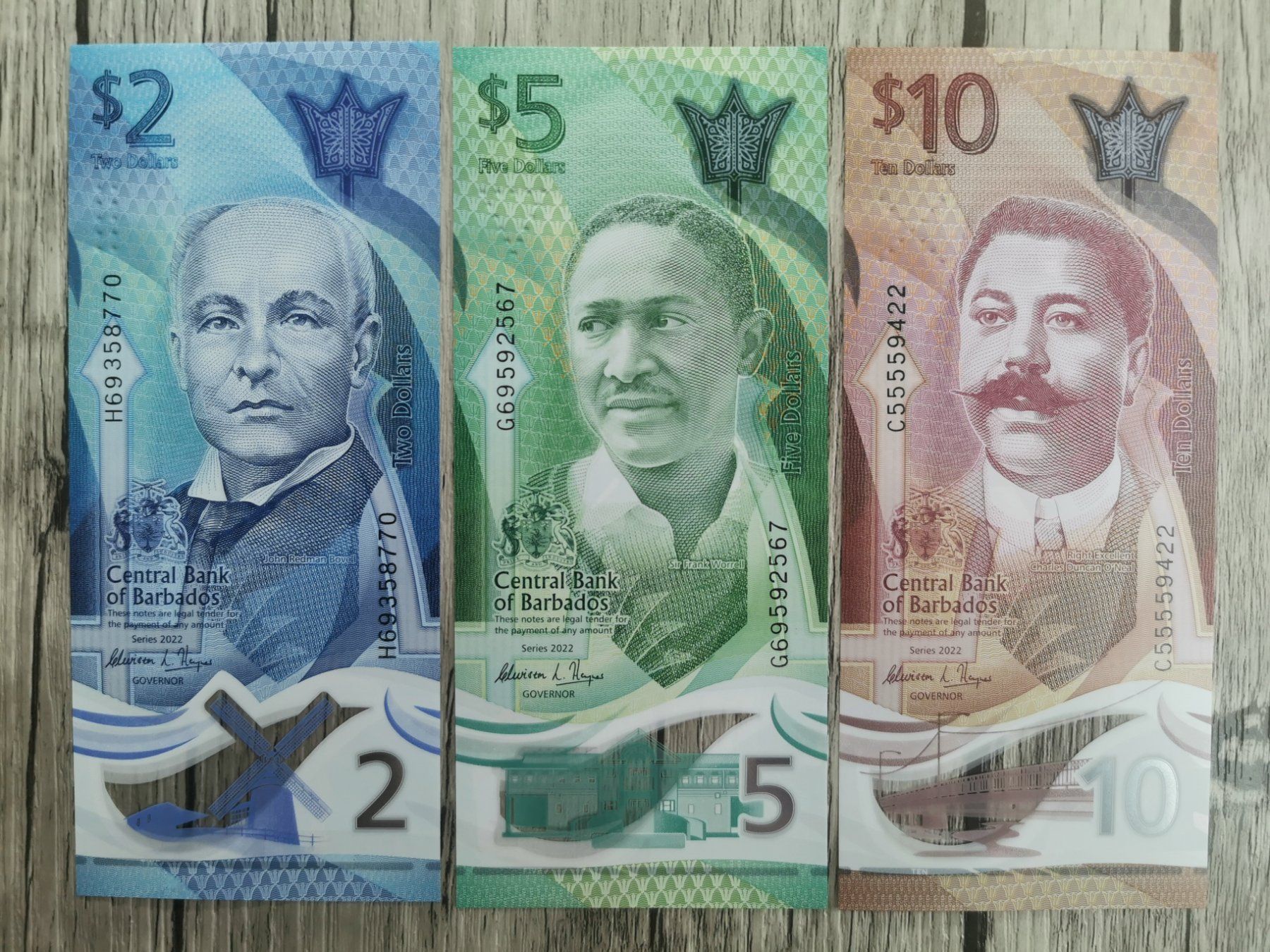 Banconote: Barbados 2 5 10 Dollars Polymer UNC – Nuovo (secondo la descrizione) da Cousset venduto da Patricio77