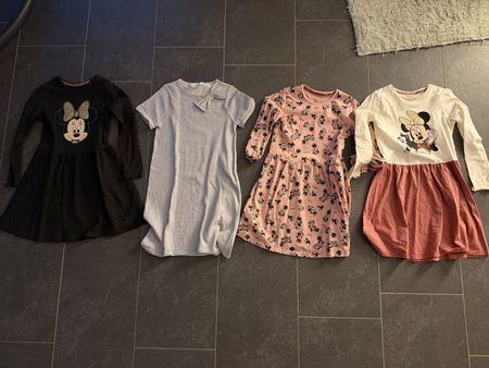 Mädchen Kleider Set 4 Stk. Gr. 134