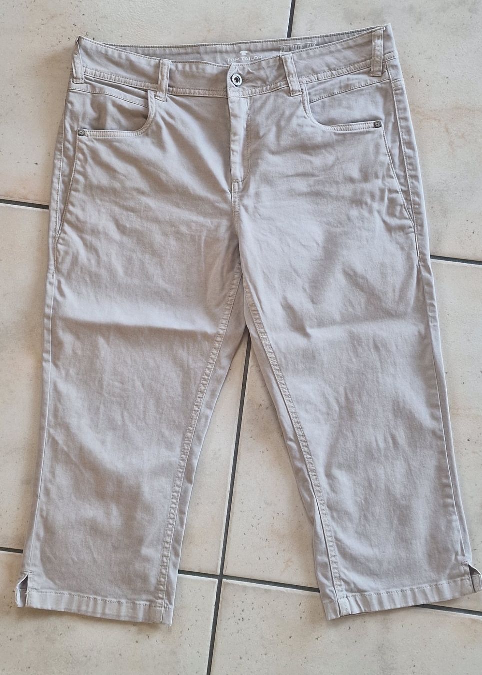 Tom Tailor Pantaloni: Damen Capri Hose beige Grösse 31 Tom Tailor – Usato da Falera venduto da Fudax 1