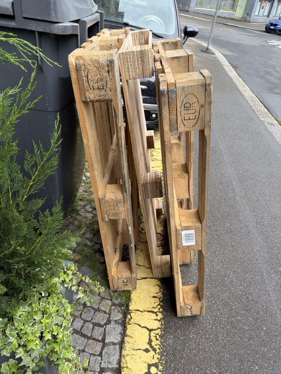 Pallets: Holz Paletten zum verschenken – Usato da Zürich venduto da TechGamng 1