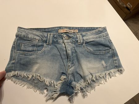 Zara Denim Shorts, Gr. 38 hellblau, Fransenlook, Sommer 48