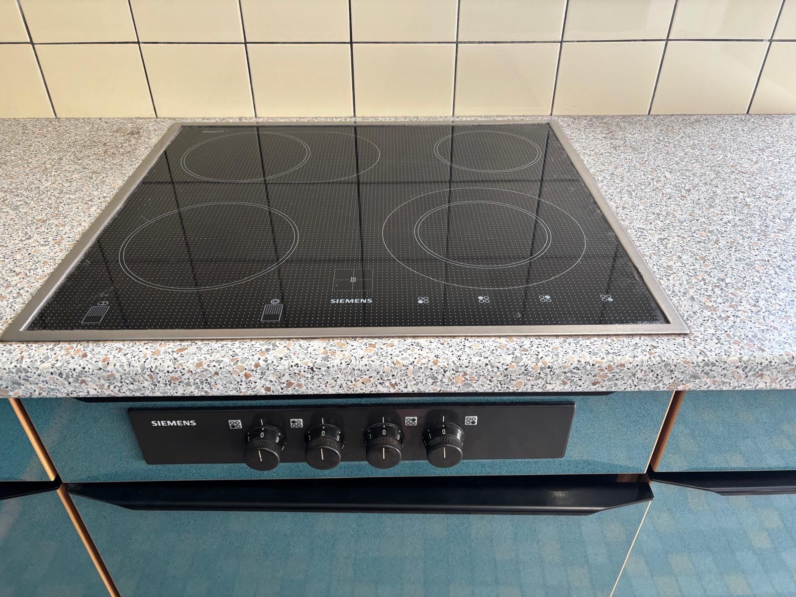 Cucine complete: Cuisine SCHMIDT + Electroménager SIEMENS (four, plaques...) – Usato da Avenches venduto da mor_5sy6 5