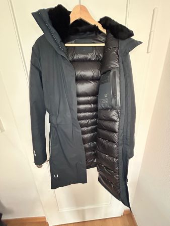 Damen Parka dunkelblau Grösse S mit Pelzbesatz, Marke UBR