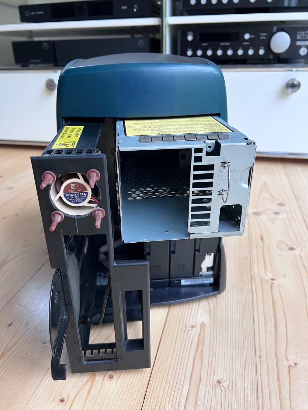Custodie: Silicon Graphics SGI O2 Gehäuse, Mini-ITX Case Mod – Usato da St. Gallen venduto da stephan.a 1