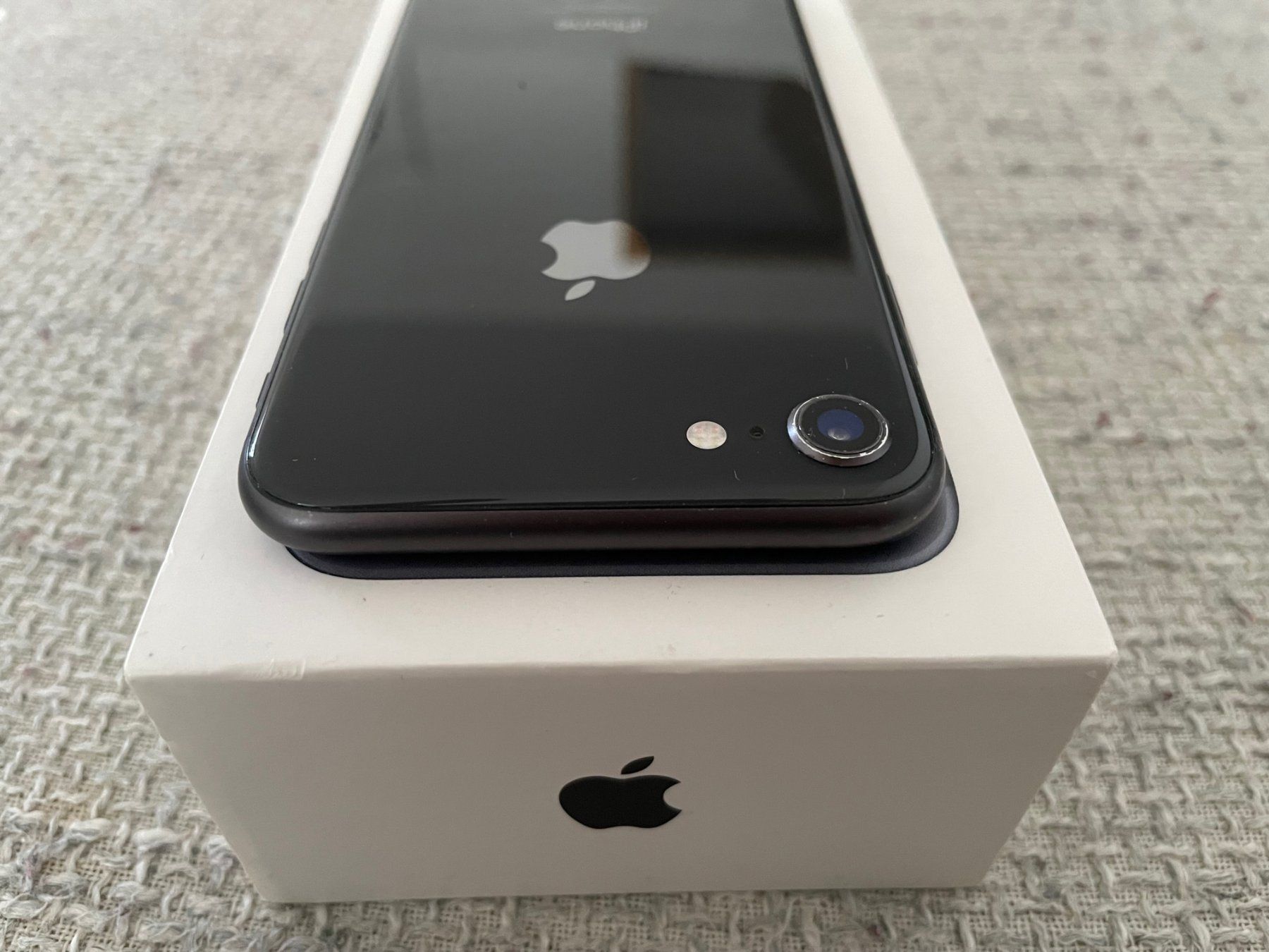 Apple Handys / Smartphones: iPhone 8 - black - 64GB - läuft einwandfrei – Gebraucht aus Adligenswil von  1