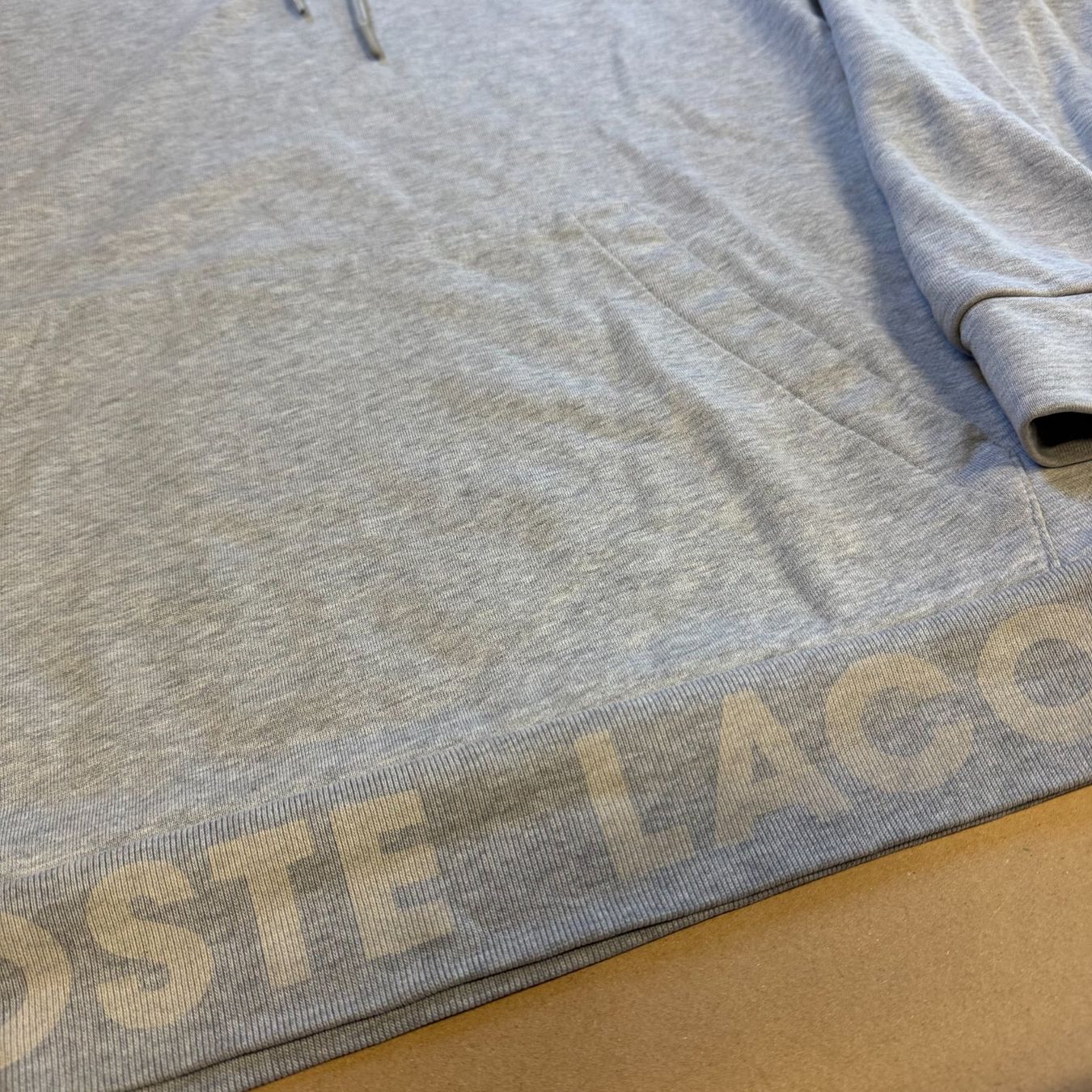 Lacoste Maglioni & Felpe: Lacoste classic grey hoodie retro Pullover Kaputze pull – Usato da St. Gallen venduto da sourced_limited 1