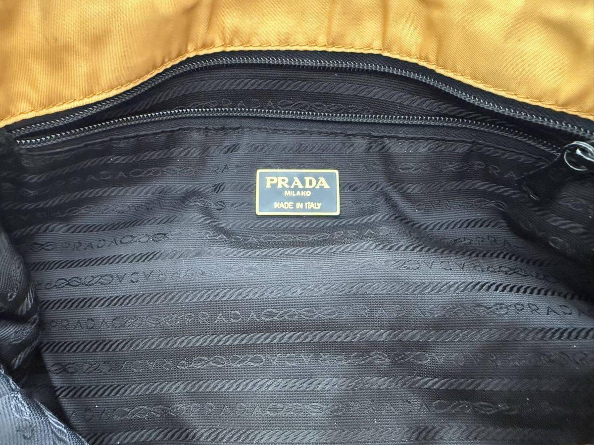 Prada Borse da donna: Prada Vintage Nylon Handtasche – Usato da Davesco-Soragno venduto da tin_6xjv 5