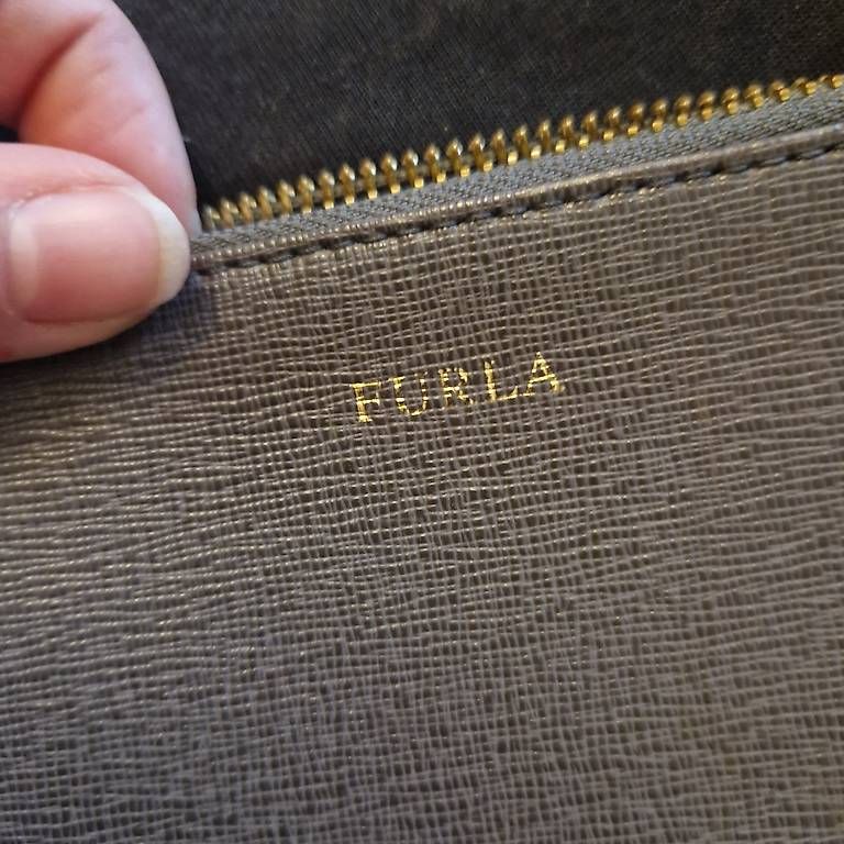 Furla Custodie per cosmetici: Furla Pouch grau – Usato da Eschenbach LU venduto da Kolibrii 4