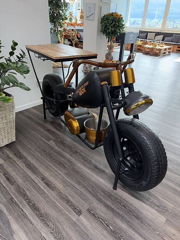 Toutes les décorations: Deko-Motorrad Tisch – D'occasion à Läufelfingen par Benjamin.1990