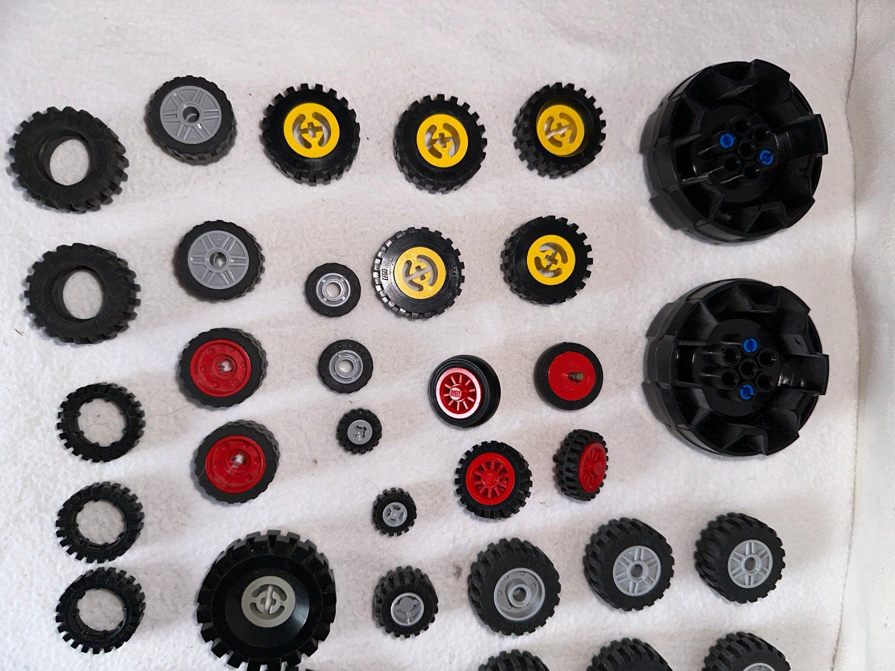 Lego Baukästen: Lot de roues Lego avec pneus – Gebraucht aus Ste-Croix von mjmg 2