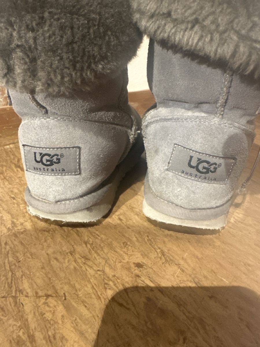 Scarpe per ragazze: Winter UGG Boots in Grau, Grösse 33 – Usato da Trimmis venduto da vai_9qzr 4