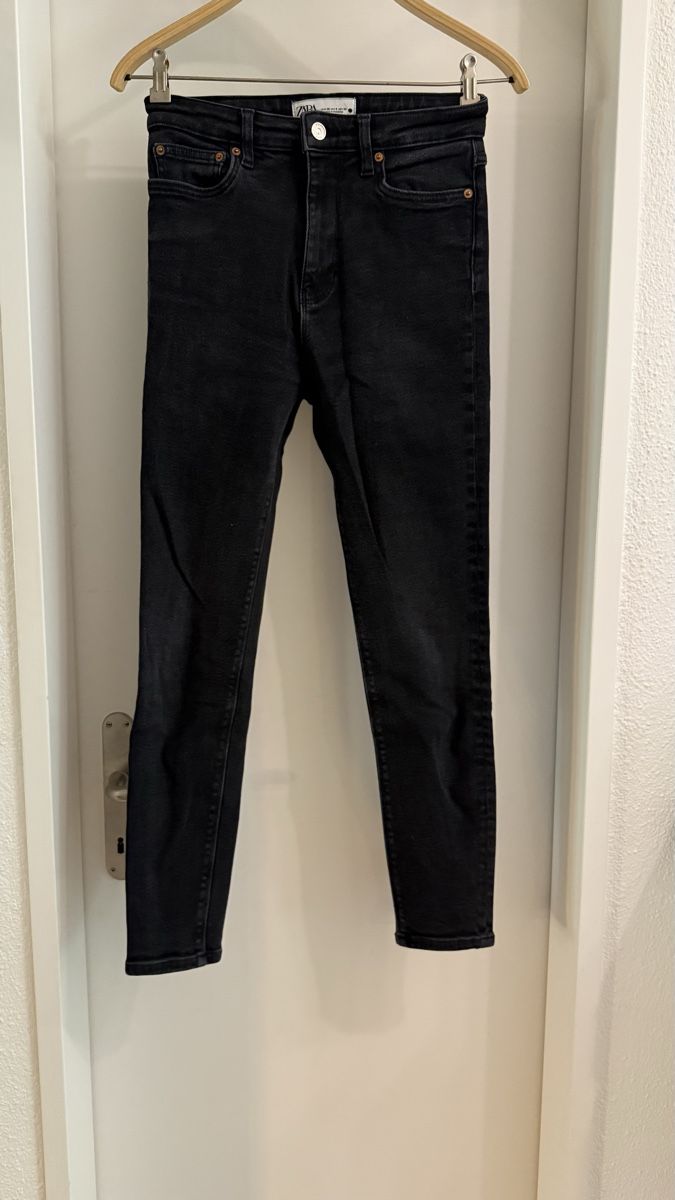 Zara Jeans: Zara Skinny jeans  – Usato da Kloten venduto da S_m00