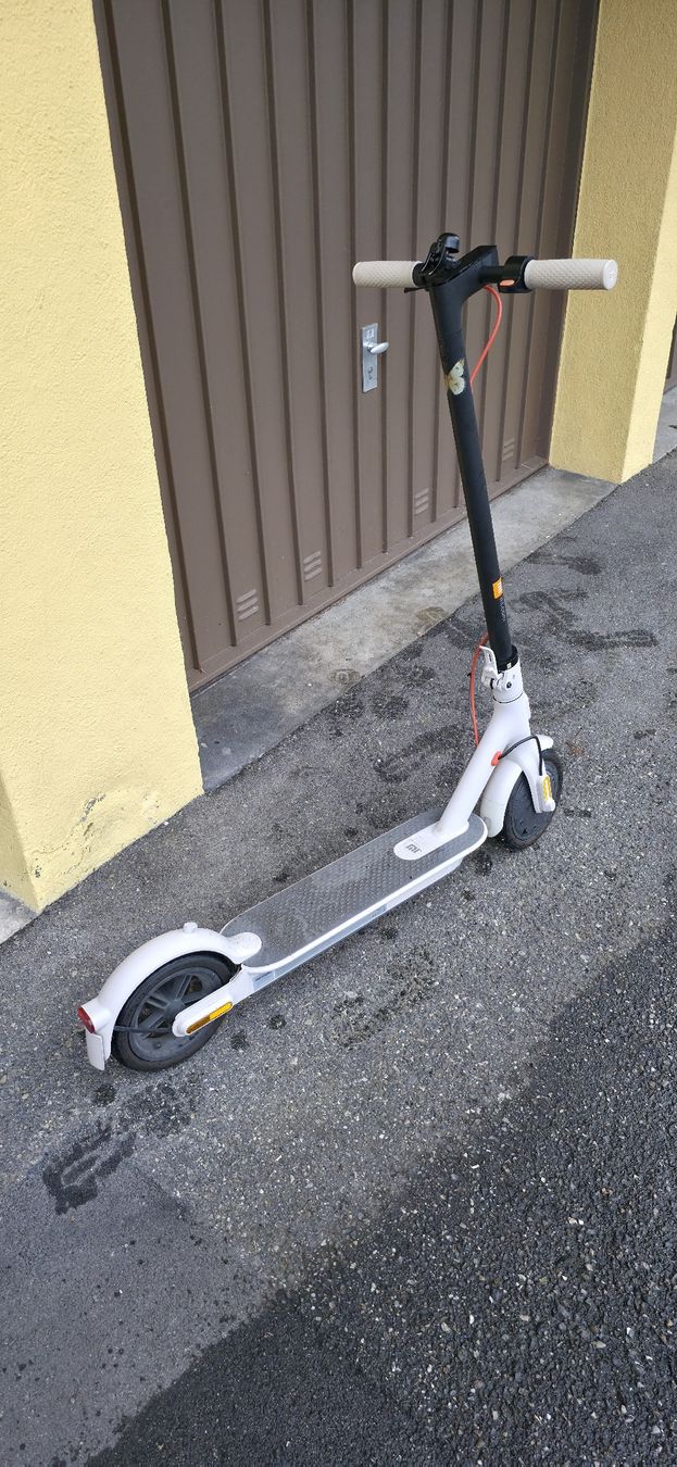 Scooters: Xiaomi E-scooter – Neu (gemäss Beschreibung) aus Wöschnau von ger_rfy7