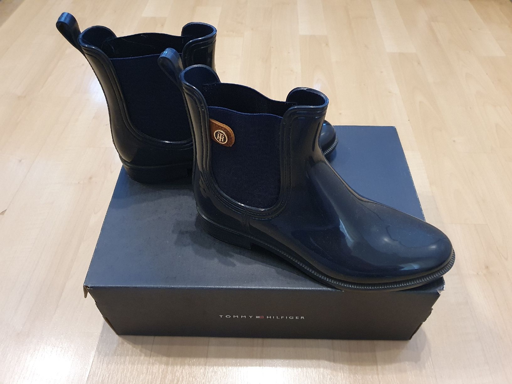 Tommy Hilfiger Damenschuhe: Tommy Hilfiger Gummistiefel Grösse 39 – Neu (gemäss Beschreibung) aus Wettingen von __Dom__