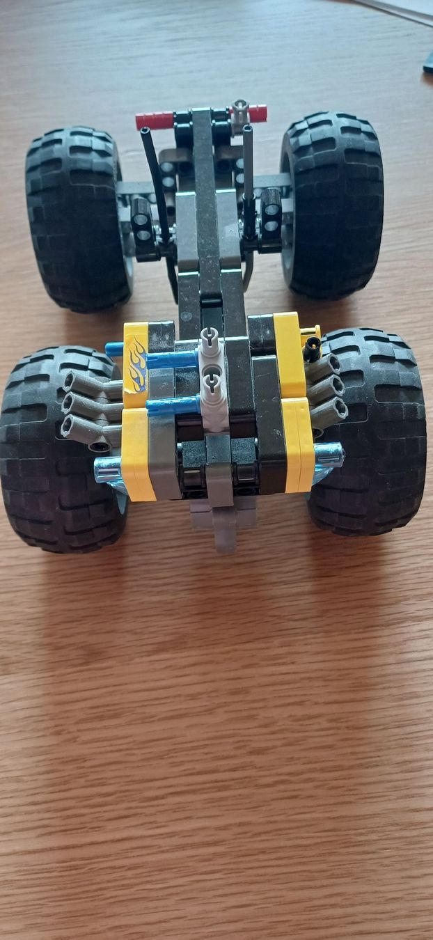 Lego Giocattoli: Lego Technik Monster Truck Chassis  – Usato da Amriswil venduto da SANNamerino 2