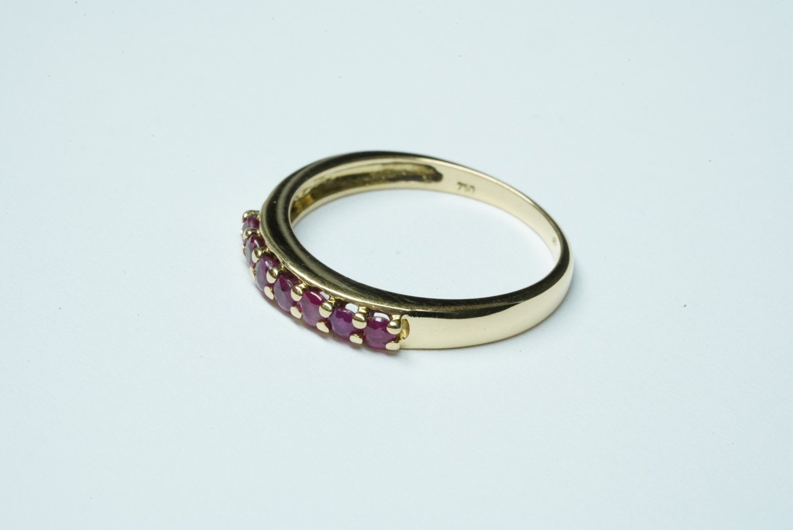 Ringe: Fingerring 18k Gelbgold mit Rubinen – Gebraucht aus Bülach von Re-Jewelled 2