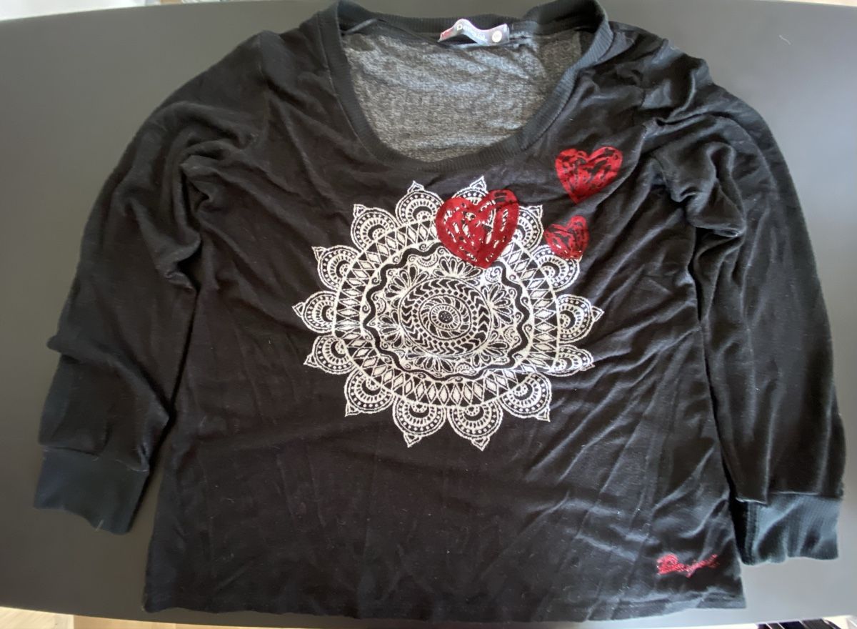 Desigual Lotti di vestiti: Lot de vêtement Desigual – Usato da Chézard-St-Martin venduto da monster2525 5