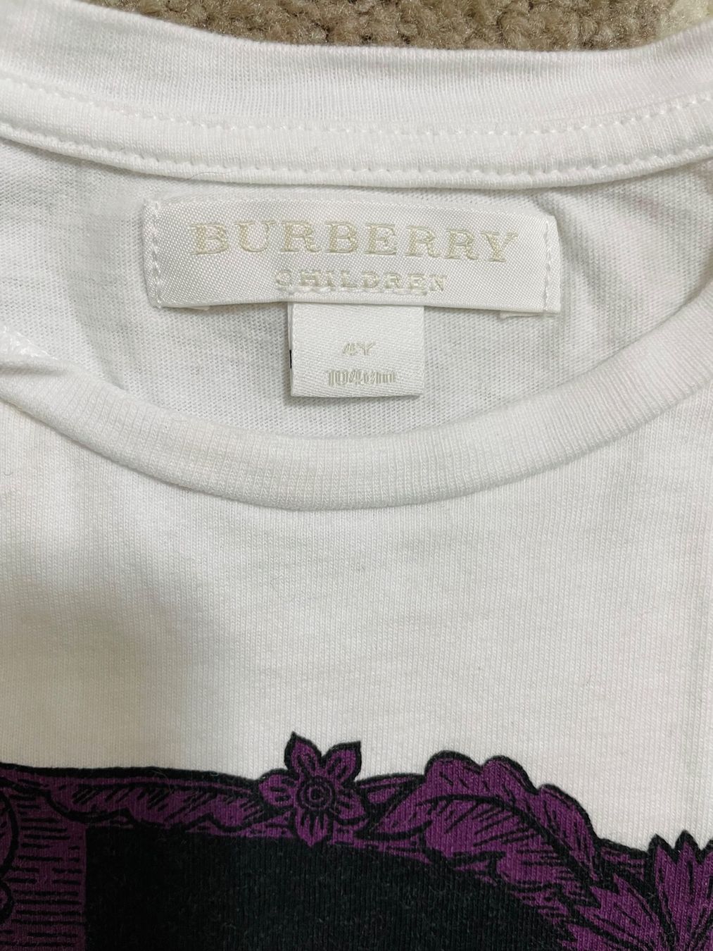 Burberry Blusen, T-Shirts & Tops: T-SHIRT BURBERRY – Gebraucht aus Zürich von Mina_09 2