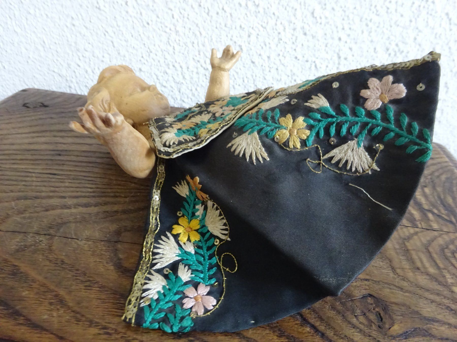 Statuette: Jesuskind mit antiker Veste / Krippe – Usato da Esslingen venduto da eintagammeer 1