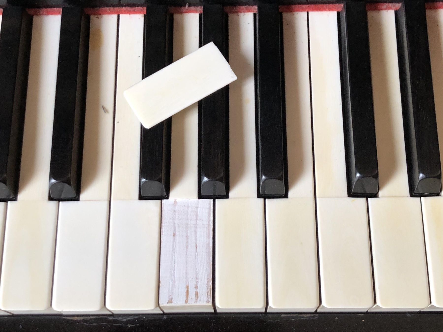 Strumenti musicali: Klavier mit aparten Details – Usato da Oberkulm venduto da Weberlisa 5