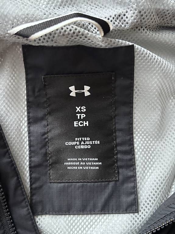 Giacche: k-way under armour noire  – Nuovo e nell'imballaggio originale da Le Lignon venduto da jm__k2lf 2