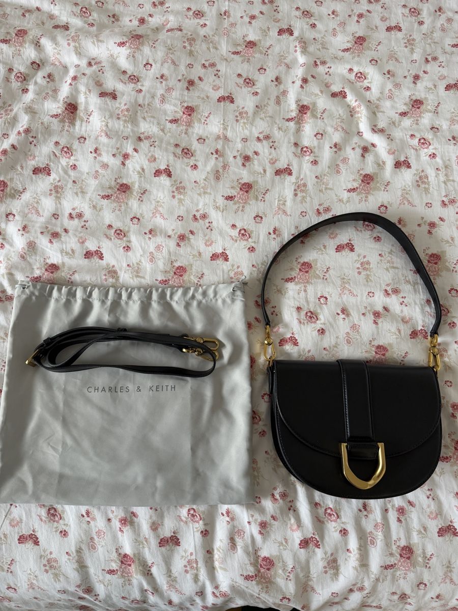 Sacs femmes: Charles & Keith Tasche  – D'occasion à Fribourg par DayaneH. 1