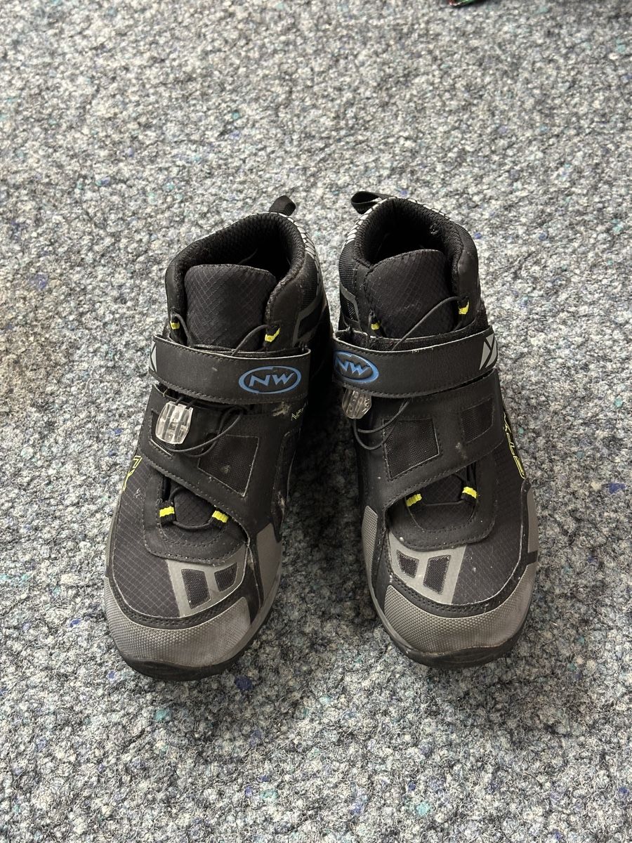 Northwave Chaussures hommes: Veloschuhe Gorotex Gr. 44 – D'occasion à Urdorf par teeeea