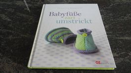 Babyfüsse zart umstrickt / für warme Füsschen NEUWERTIG CRAT