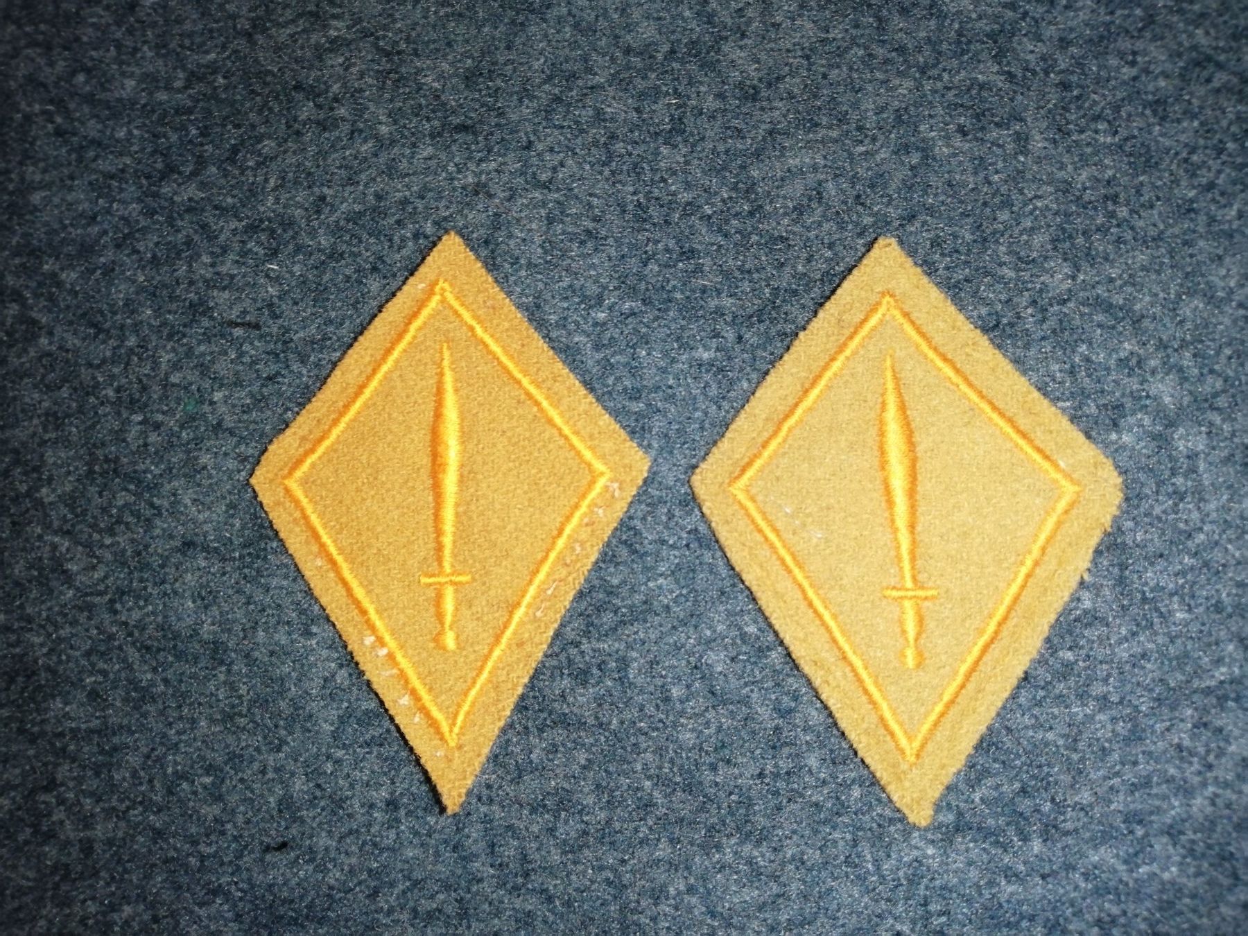 Schweizer Armee Placchette & Badge: Insignes de col Armée Suisse – Usato da Romanel-sur-Lausanne venduto da A559JBB