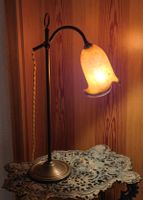 Tischlampe Jugendstil, tulpenförmiger Glasschirm, mattgeätzt