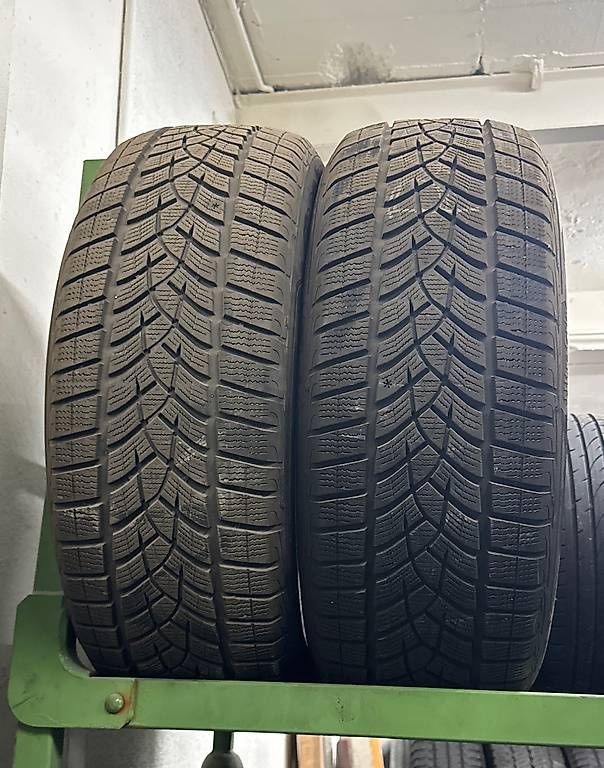 Altro in Scrittura & Disegno: Goodyear Ultragrip 235/55 R19 105 V – Usato da Zürich venduto da but_2gsm