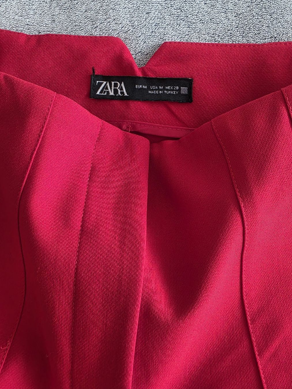 Zara Pantaloni: Zara Hose, rot, Grösse M – Nuovo (secondo la descrizione) da St Gallen venduto da vir_5kgt 5