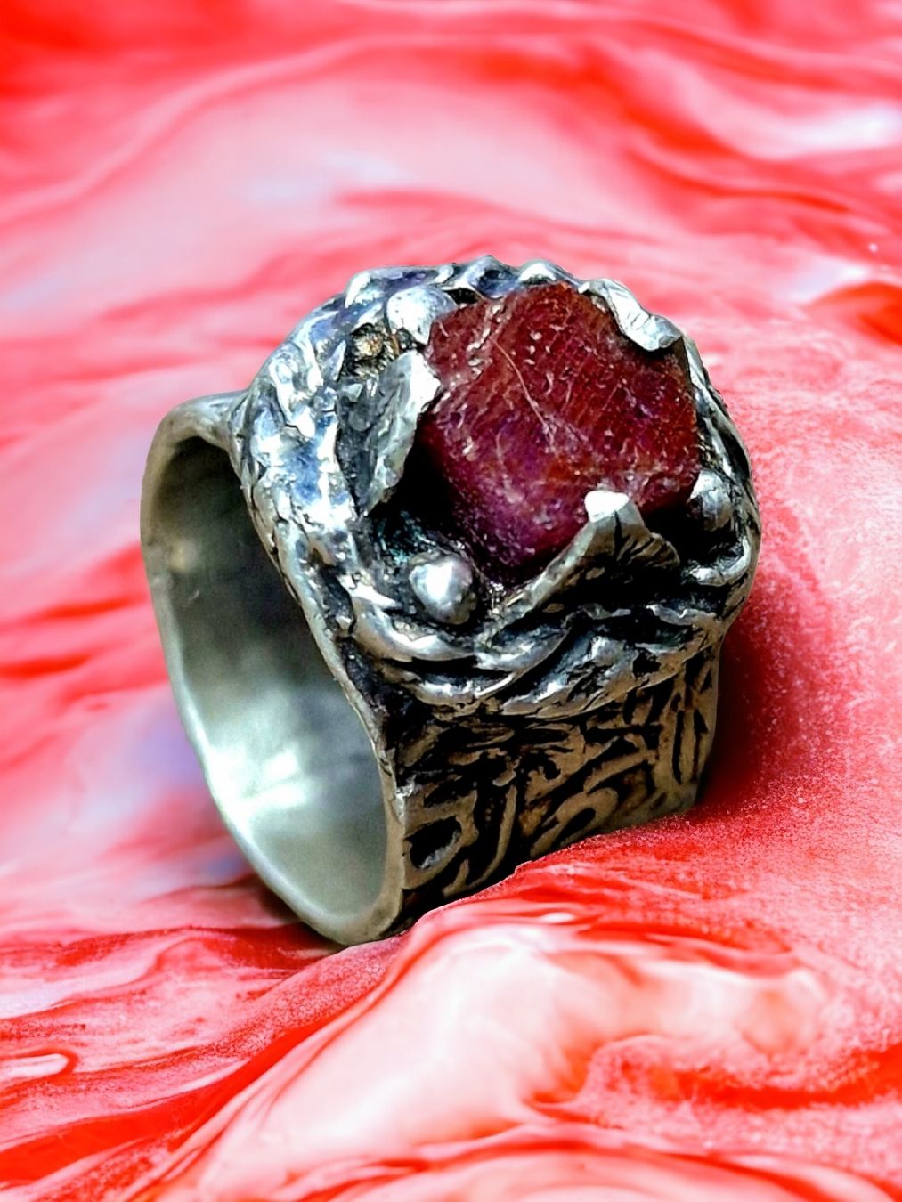 Anelli: Fantasy-Ring Silber & roher Rubin, Grösse 55 – Nuovo e nell'imballaggio originale da Aarau venduto da Schmuckhoehle_MD 9