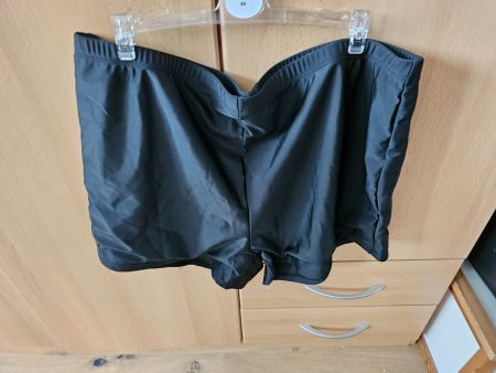 Schwarze Badehose Grösse 3 /XL - Bereit für den Sommer!