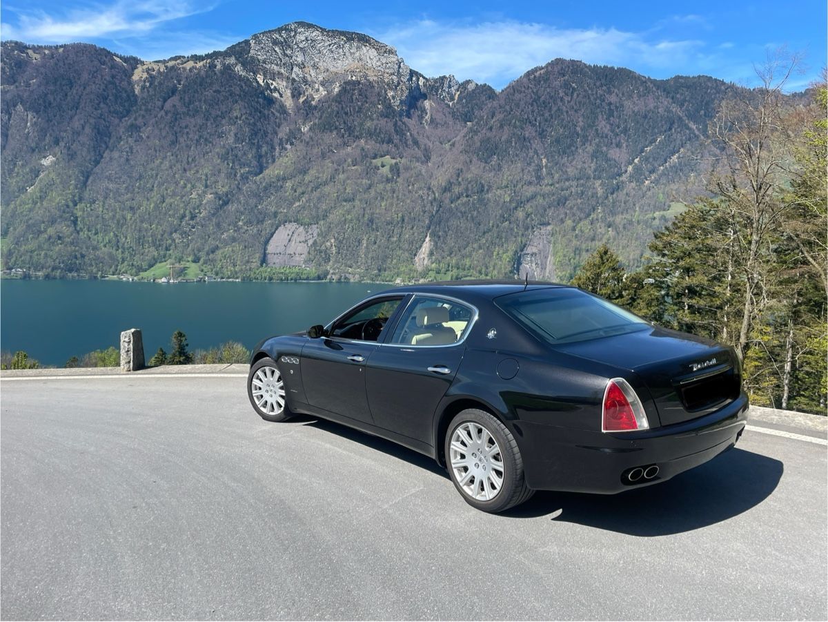 Maserati Automobili: Maserati Quattroporte 4.2 V8 Automatica schwarz/beige – Usato da Ennetbürgen venduto da Mario599 1