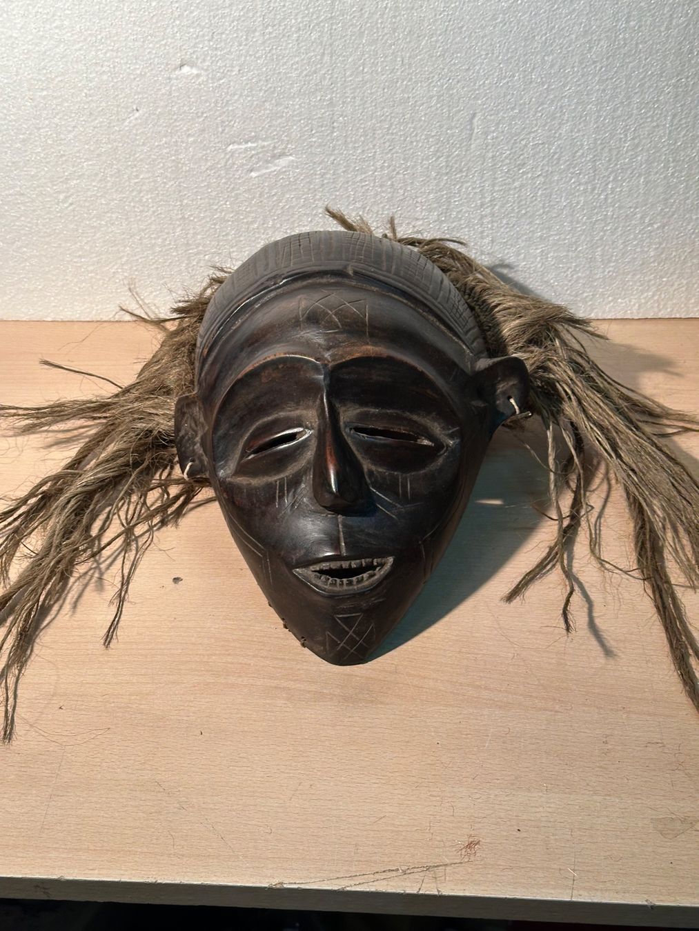 Internationale Kunst: Masque africain ancien en bois sculpté à la main – Gebraucht aus Lausanne von artnouveau04 1