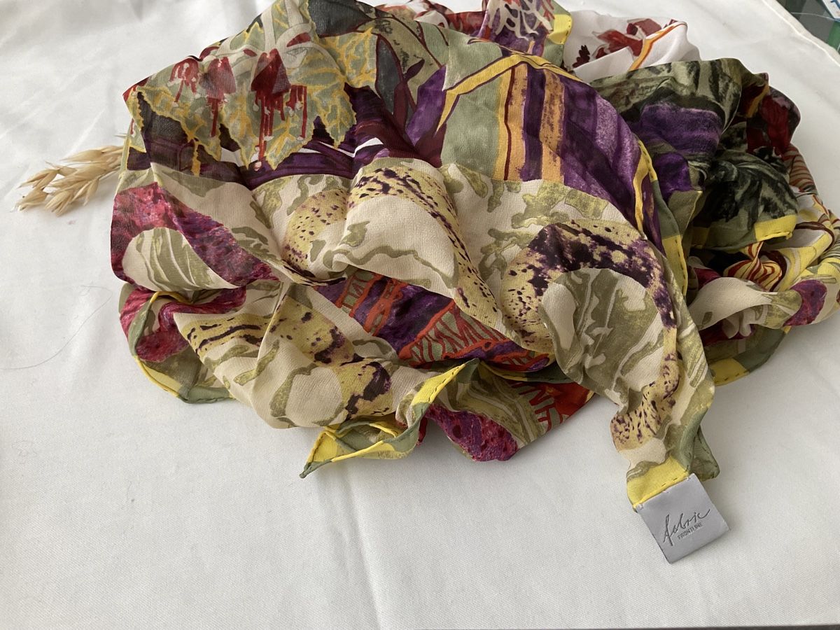 Fabric Frontline Foulard & Sciarpe: Fabric Frontline Foulard – Usato da Menziken venduto da FS-Creativity 1