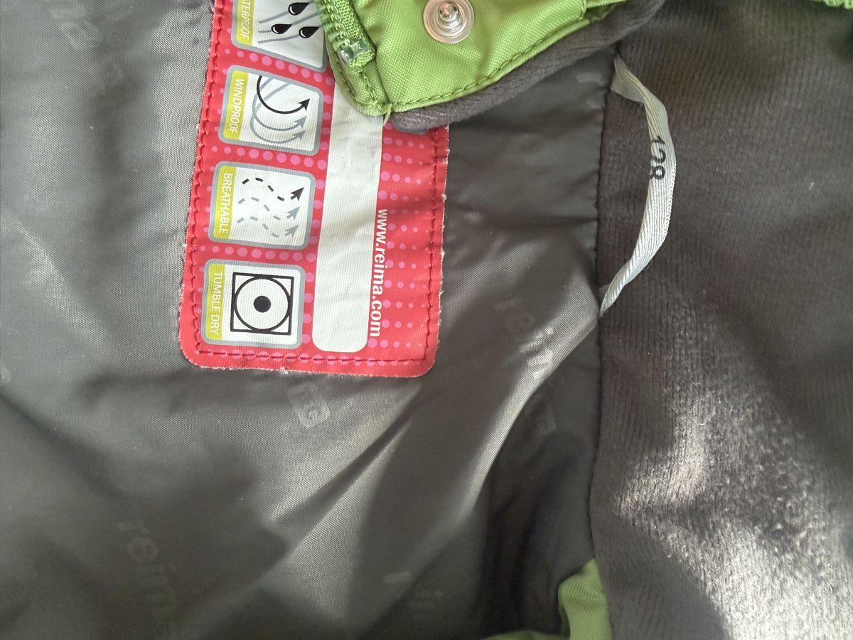 Reima Giacche & Cappotti: Reimajacke Gr. 128. Kleine löcher – Usato da Feldbrunnen venduto da cleo09 8