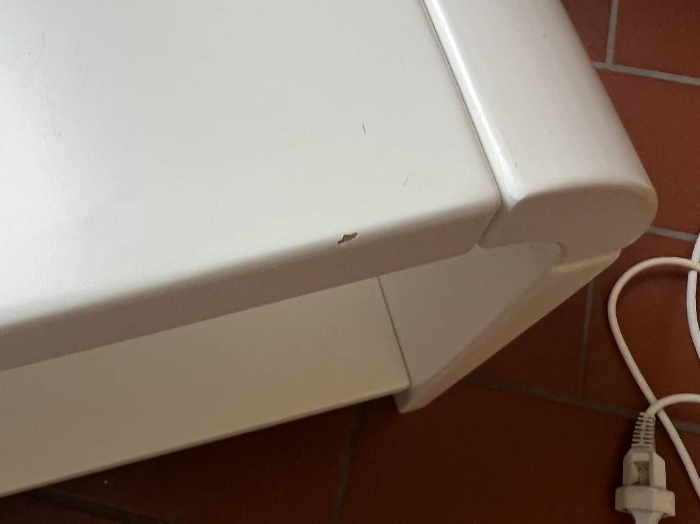 Comodini: Comodino / tavolino bianco panna chf.10 – Usato da Balerna venduto da gat_b8p2 4