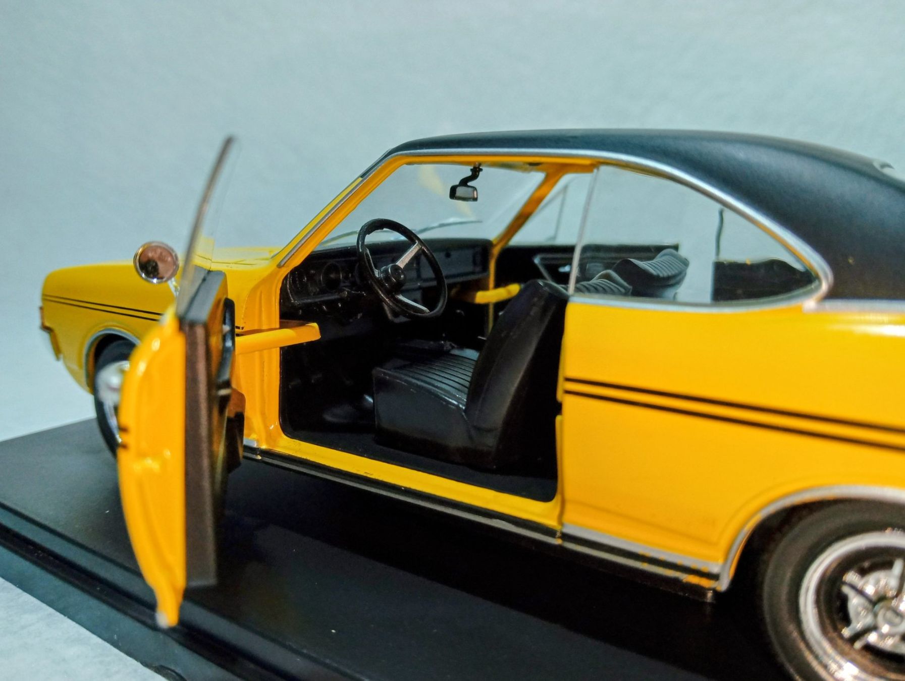 Opel Modellini d'auto: Opel Commodore A GS/E Coupe 1970 – Usato da Huttwil venduto da Secondtrain 6