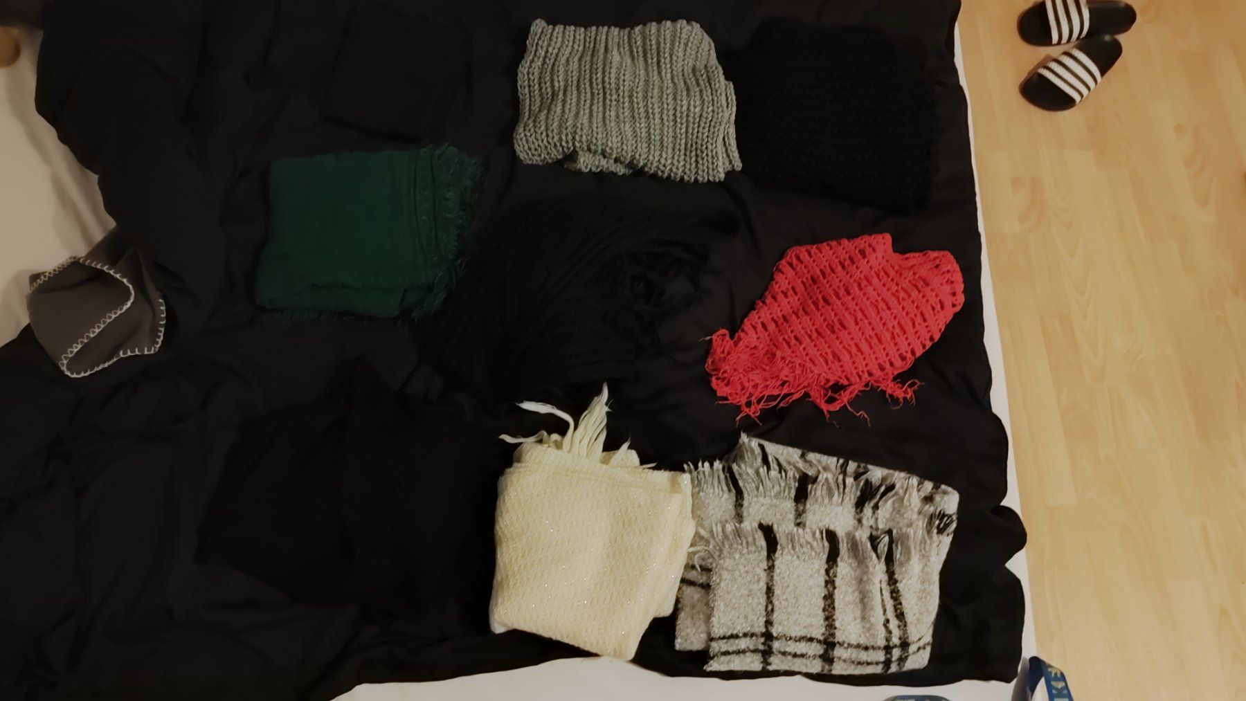 Globus Foulards, Tücher & Schals: Schal diverse Farben Set: 8 Stk – Neu (gemäss Beschreibung) aus Zürich von nic_xm7s